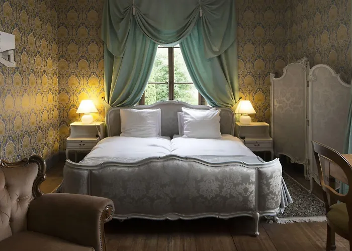 Oda ve Kahvaltı Au Vieux Manoir 3*